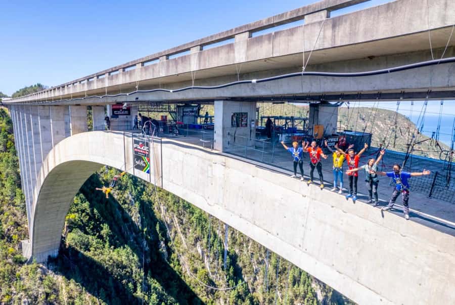 PLETTENBERG BAY: Bloukrans Bridge Skywalk Tour and HangOut - Stepping onto the suspended SkyWalk catwalk