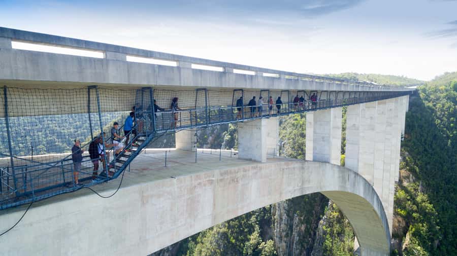 PLETTENBERG BAY: Bloukrans Bridge Skywalk Tour and HangOut - The HangOut Zone: watching bungy jumpers feels like part of your own story