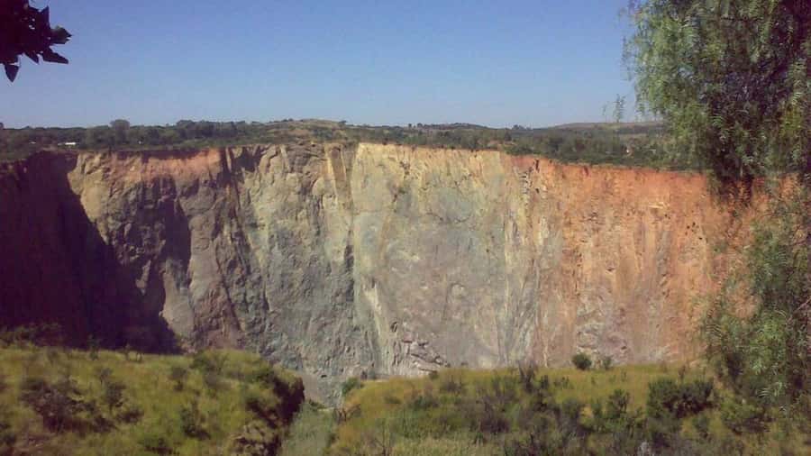 Pretoria: Cullinan Surface Diamond Mine Walking Tour - The mining process you’ll actually understand at the surface