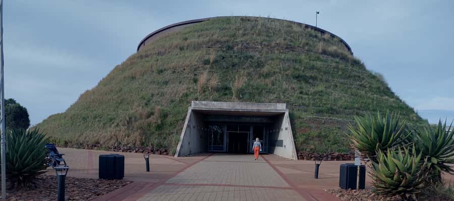 Pretoria/Sandton: Cradle of Humankind & Sterkfontein Caves - Sterkfontein Caves: walking into a major fossil site