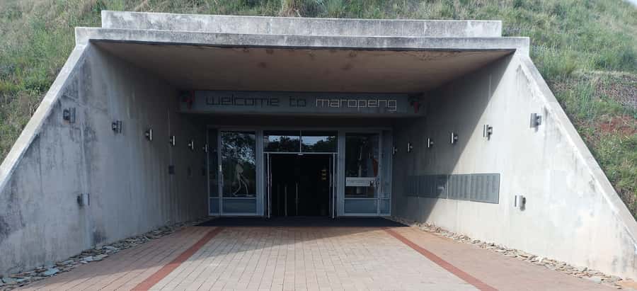 Pretoria/Sandton: Cradle of Humankind & Sterkfontein Caves - Maropeng Visitor Centre: the best on-ramp to human evolution