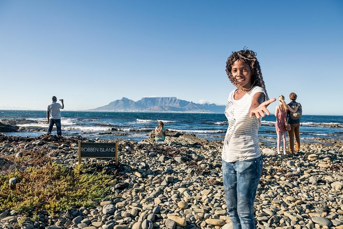 Private 2-Day Cape Town Highlights: Robben Island,Table Mountain Tickets & Wine - Stellenbosch lunch and wine tasting at Delheim, then up to 5 wines at Delaire Graff