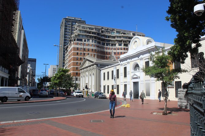 Private City Tour Table Mountain + Cable Car Ticket Camps Bay H/D - Bo-Kaap and the cobbled-color streets you will want to walk