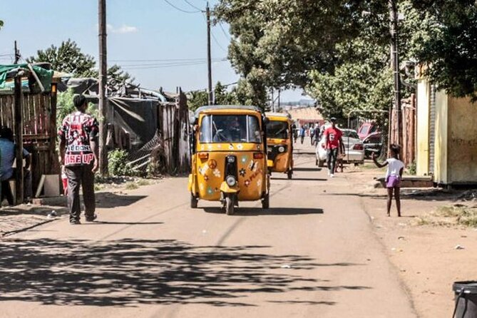 Private local authentic soweto Moto taxi experience - Stop 1 on Vilakazi Street: Mandela House Museum and Desmond Tutu nearby