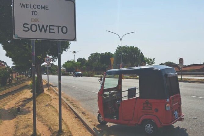 Private local authentic soweto Moto taxi experience - Stop 3 in Soweto: lunch at the Outdoor Restaurant, potjiekos and bunny chow