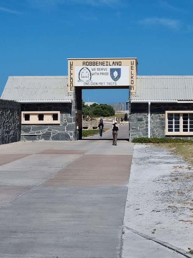 Private Tour: Robben Island, City Tour and Table Mountain - Table Mountain cable car: rotating comfort, big viewpoints