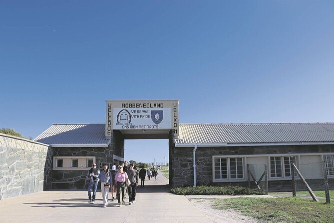 Private Tour Robben Island, Kirstenbosch and wine tasting - The value of a single-driver day, with pickup and tickets already lined up