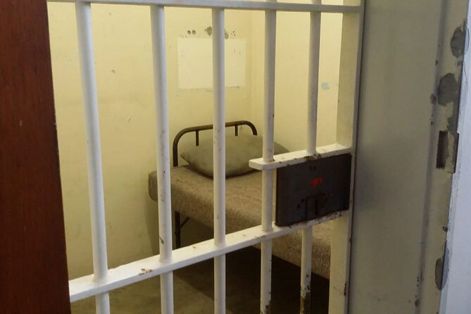Robben Island Table Mountain and Kirstenbosch Sharing group tour - Price and value for this tight 7 to 10 hour package