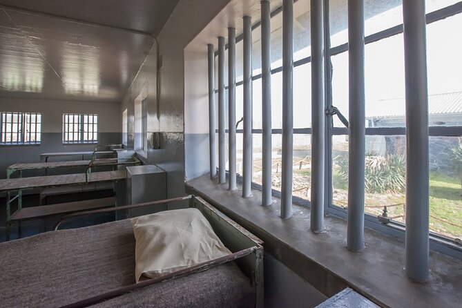 Robben Island Tour - Hotel Pick-Ups & stops at interesting places pre/post tour - The early boat and that queue you should expect