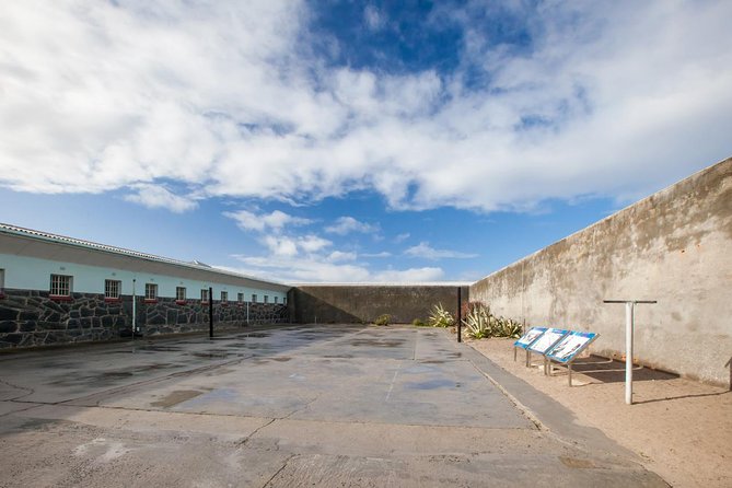 Robben Island Tour - Hotel Pick-Ups & stops at interesting places pre/post tour - Bus tour highlights you can look for during the island ride