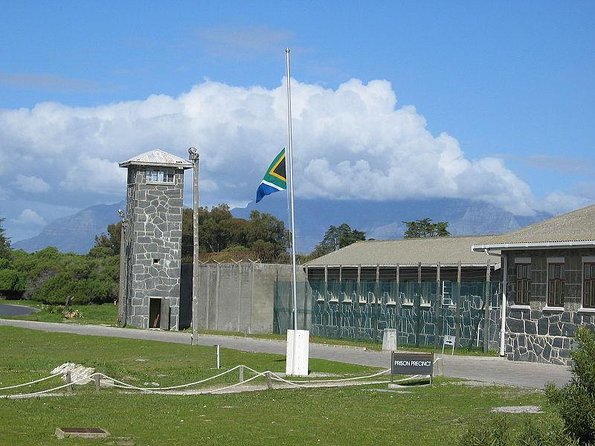 ROBBEN ISLAND with Pre-Booked Tickets Half day tour - The bus tour with a former political prisoner