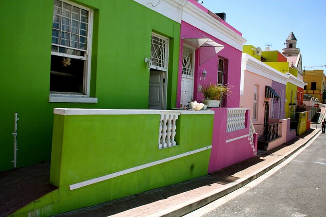 Robben Island with Tickets & Iconic Table Mountain Full Day Tour - Company’s Gardens: squirrels, Desmond Tutu, and a timeline in one park