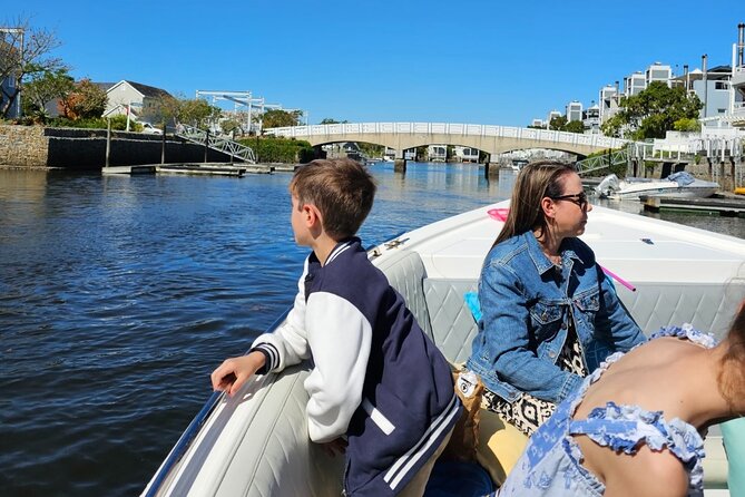 Serendipity Knysna Lagoon Cruise - The crew and music: why service becomes part of the scenery