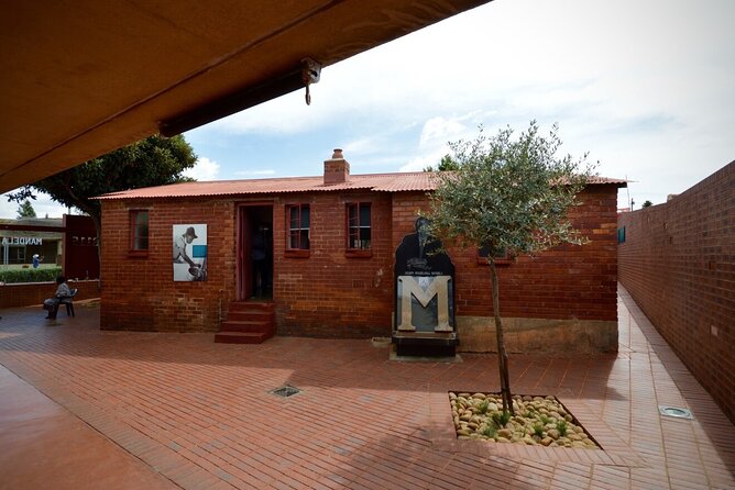 Soweto Apartheid Museum and Lunch - The Apartheid Museum in Ormonde: putting the timeline back in order