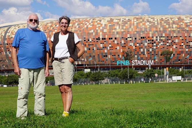 Soweto, Apartheid Museum & Constitution Hill Day Tour - Johannesburg drive-by highlights: students, taxis, and a timeline on glass