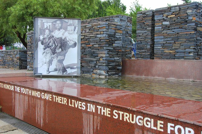 Soweto & Apartheid Museum Tour - Mandela House and the Nobel link on Vilakazi Street