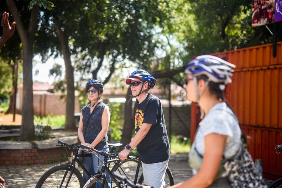 Soweto: Guided Bicycle Tour with Lunch - Lunch on Vilakazi Street: a kota break that feels local