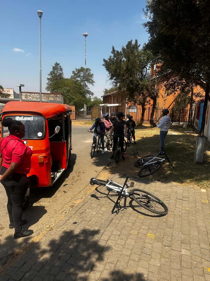 Soweto Tuk-Tuk Food & Beer Tour - The warm welcome and the first tasting stop at the museum area