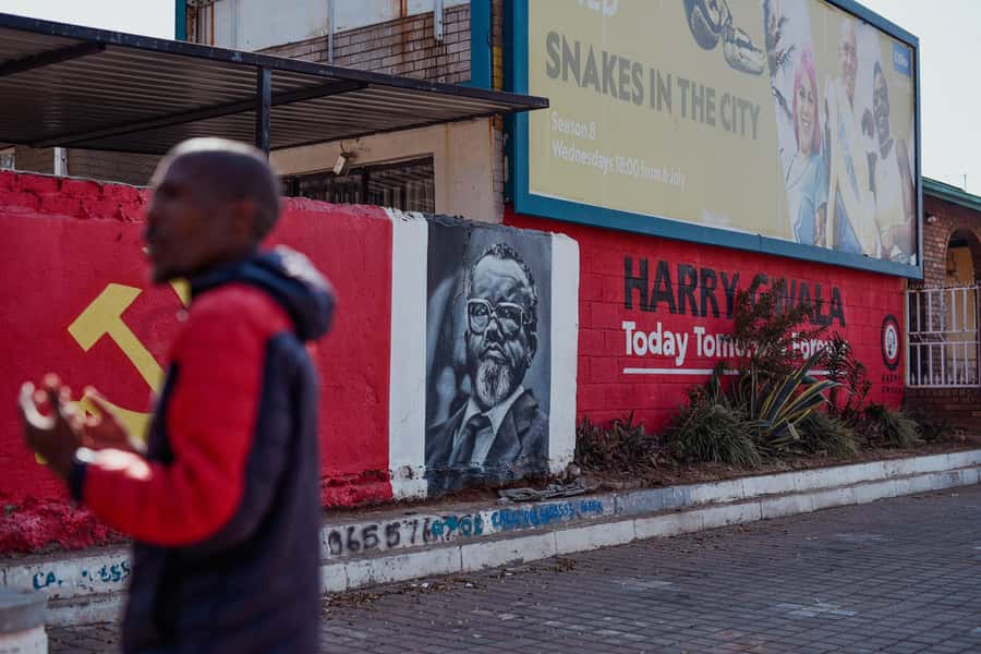 Soweto: Walking Tour with a Local Guide and Lunch - Lunch on Vilakazi Street: what to expect from the included meal