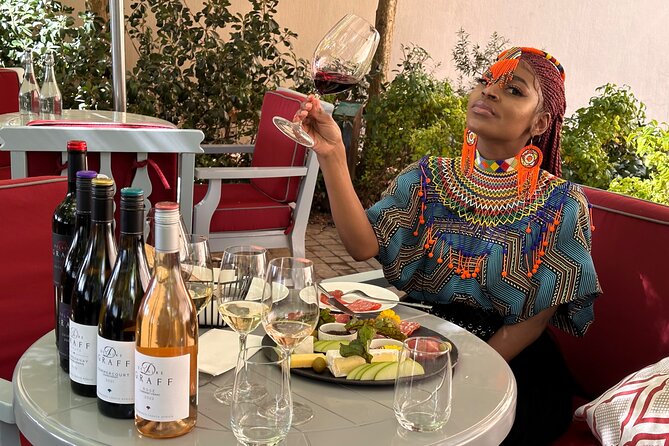 Stellenbosch & Franschhoek 20 Wine Tasting + Lunch Shared Tour - Morning pickup and first tastings at the right kind of estate