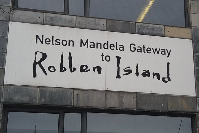 Table Mountain and Robben Island Tour - Table Mountain by Cable Car, What You See, and What Can Go Wrong