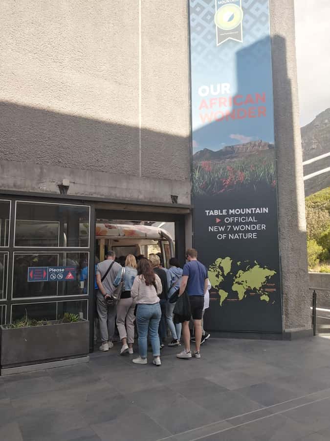 TABLE MOUNTAIN CABLE CAR EXPERIENCE WITH RESERVED TICKETS - Reserved tickets and hotel pickup: less waiting, more seeing