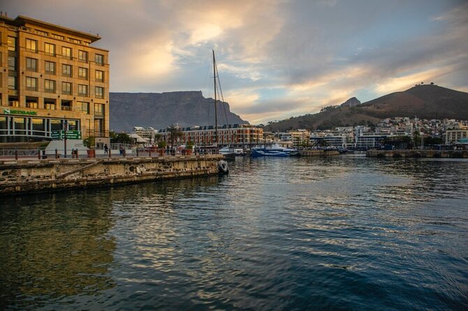 Table Mountain & Mandela Freedom Full Day Tour - Guides and small group size: how your day feels in motion