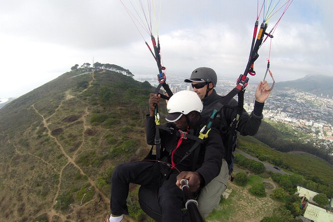 Tandem Paragliding Cape Town Experience TABLE MOUNTAIN PARAGLIDE - Landing by Sea Point, Then Back to the Start