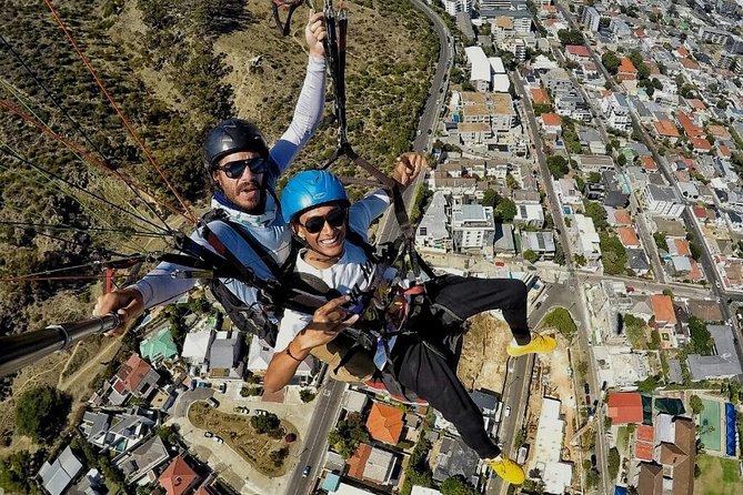 Tandem Paragliding In Cape Town (Icarus) - Tandem in action: what your instructor does so you can just look