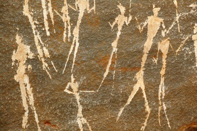 Zulu Cultural Experience: Zulu Village + Tribal Markets + Traditional Zulu Food - Stop 1: Phansi Museum and the dancing curator’s art context