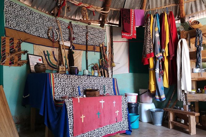 Zulu Cultural Experience: Zulu Village + Tribal Markets + Traditional Zulu Food - Stop 3: Markets of Warwick, the gogos making goods, and Sangoma Central